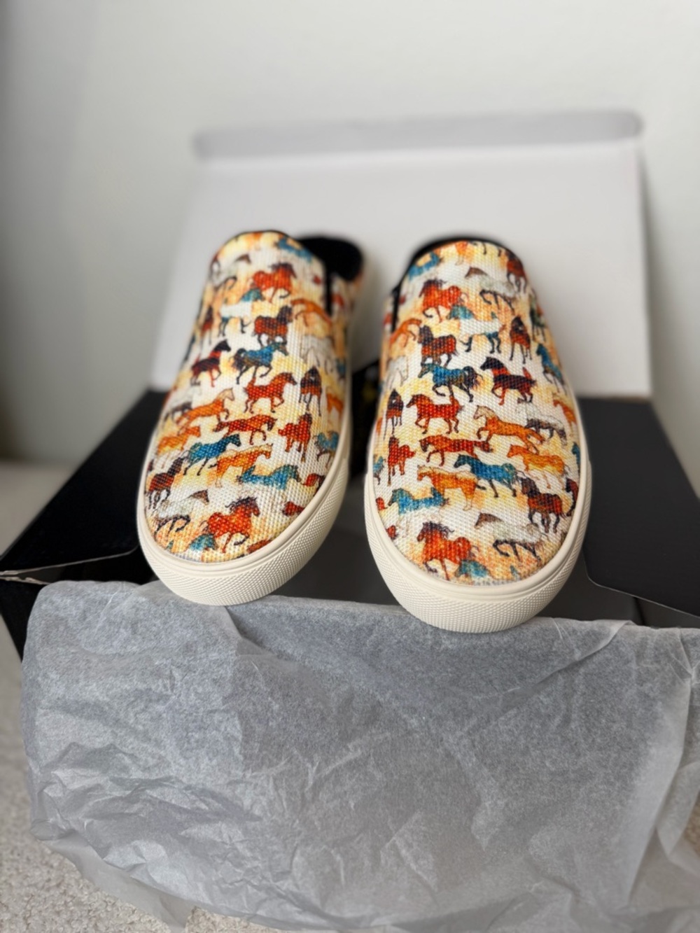 Montana West White Slip-On Sneakers with Multicolor Horse Print - Picture 4 of 9
